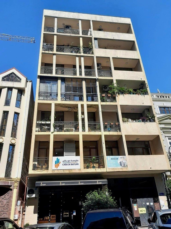 Prestige House, Vazha-Pshavela St 17