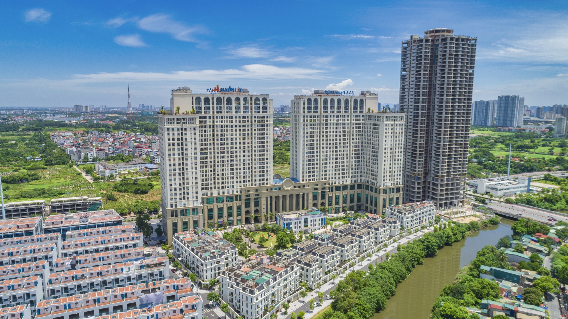 Roman Plaza, Đường Tố Hữu (Lê Văn Lương kéo dài), phường Đại Mỗ