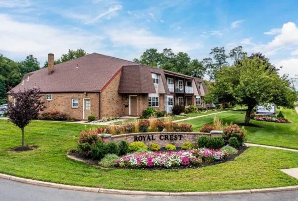 Royal Crest Apartments, 1802 Kuser Rd, Hamilton, NJ 08690