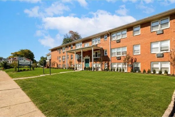 Stiles Arms, 181 Stiles Street, Elizabeth, NJ 07208