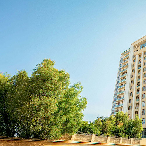 İnqilab Residence, Həsən Əliyev küçəsi (Gənclik metrosu yaxınlığında), Bakı