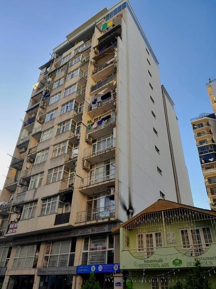 Angle Park, ул. Зураба Горгиладзе, 61, Батуми